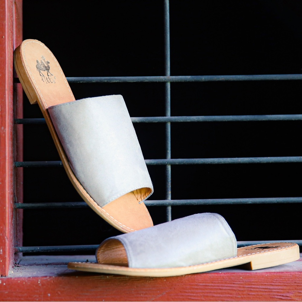 NIB Camel Threads Sahara Slides in Gray